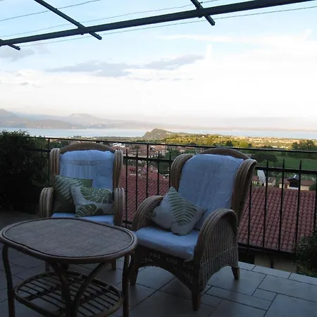 Apartment Mit Blick Auf Den Gardasee
