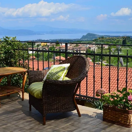 Mit Blick Auf Den Gardasee Castello (Brescia)