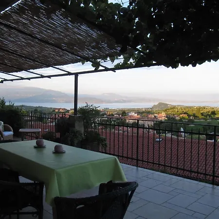 Mit Blick Auf Den Gardasee Apartment