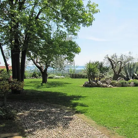 Mit Blick Auf Den Gardasee Castello (Brescia)